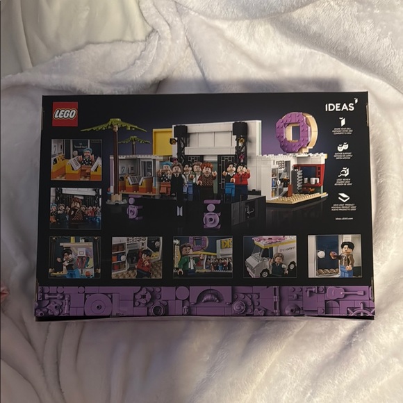LEGO BTS Dynamite Set - Picture 2 of 2